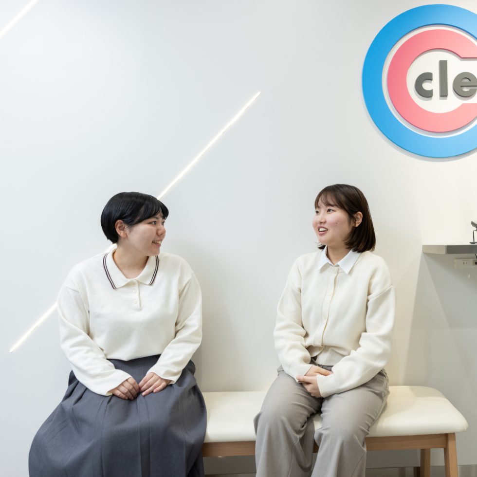 株式会社クルコムの先輩・後輩が助け合う文化で<br />
育まれる“人材教育”。